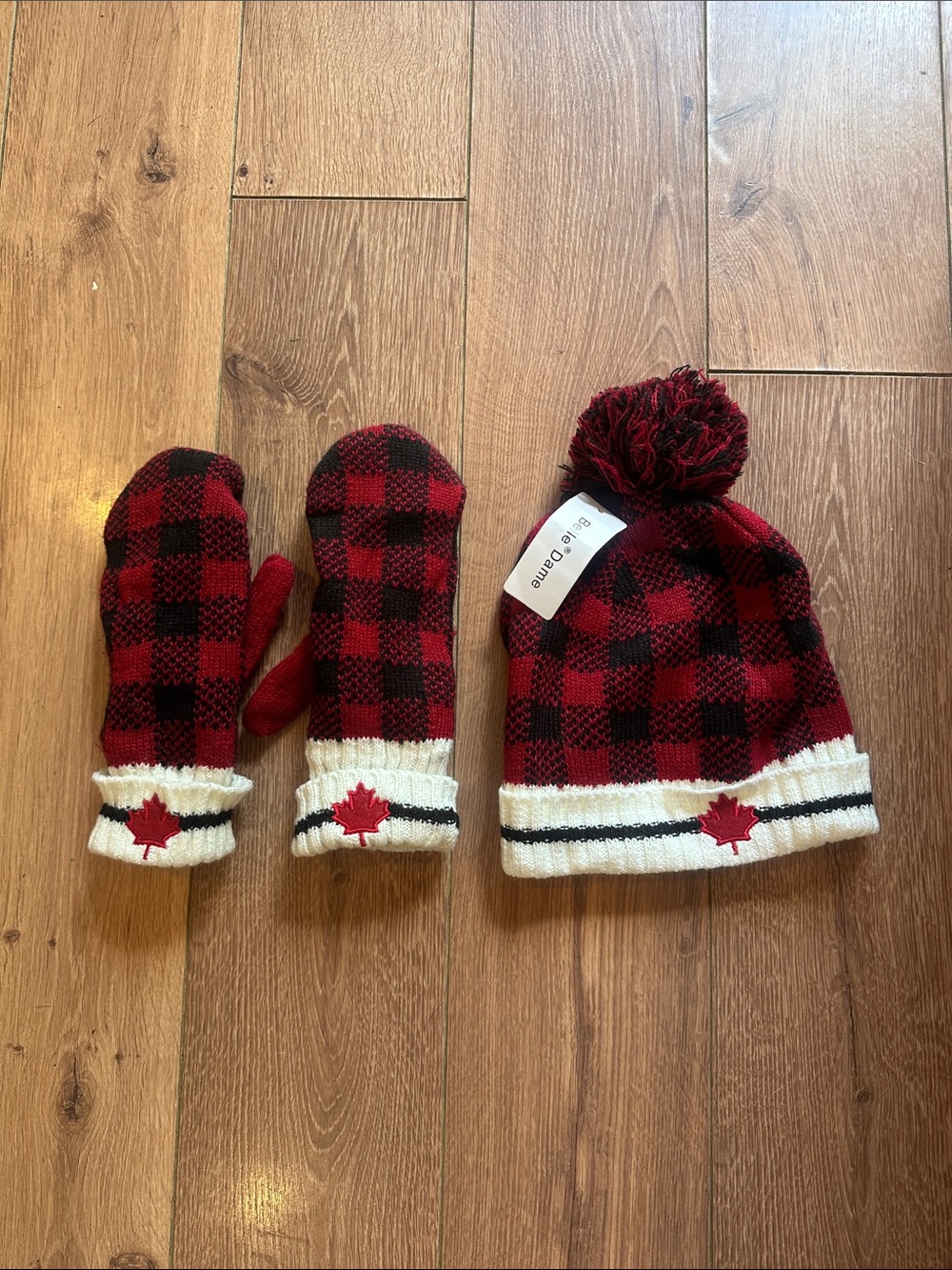 Unisex Red Buffalo Plaid Hat & Mittens Set - Beanie and Mittens